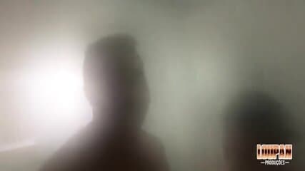 sortudo arromba o cuzinho da branquela